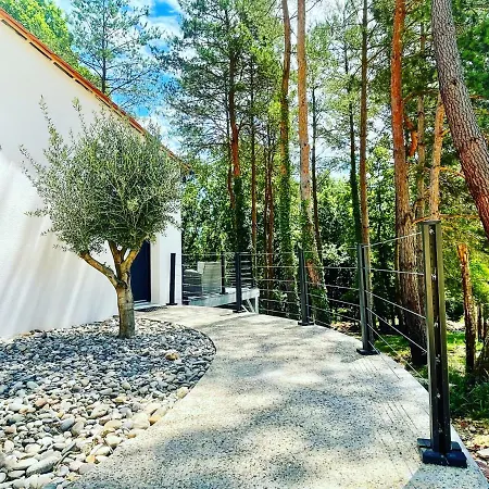 Le Photinia Holiday home *