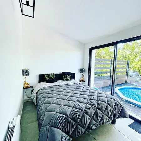 Holiday home Le Photinia